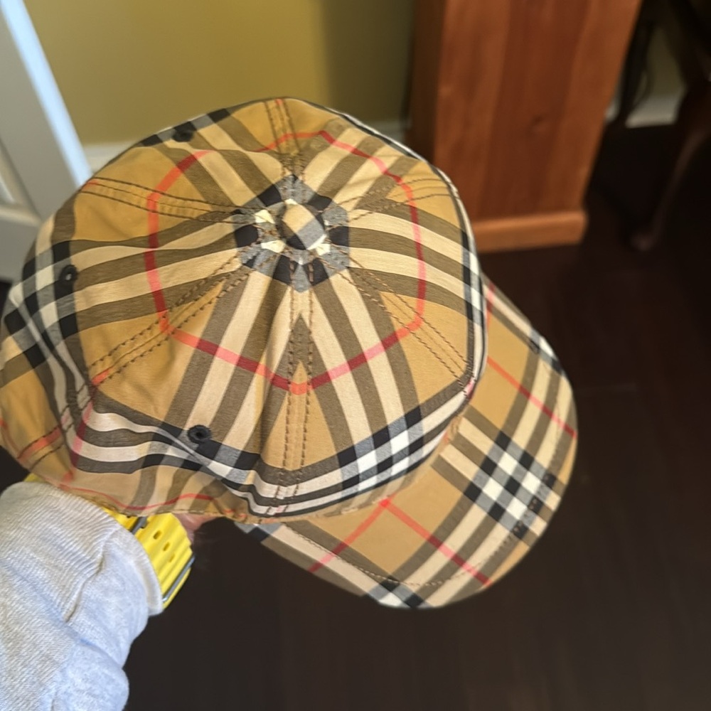 Never worn Burberry hat - Picture 3 of 4